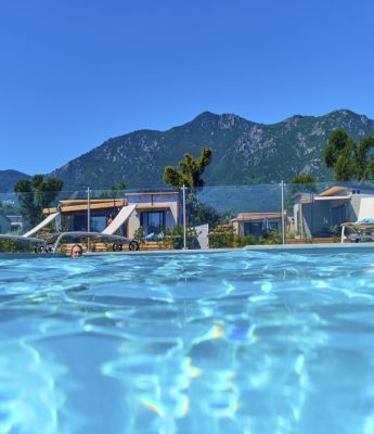 Piscine avec jets massants